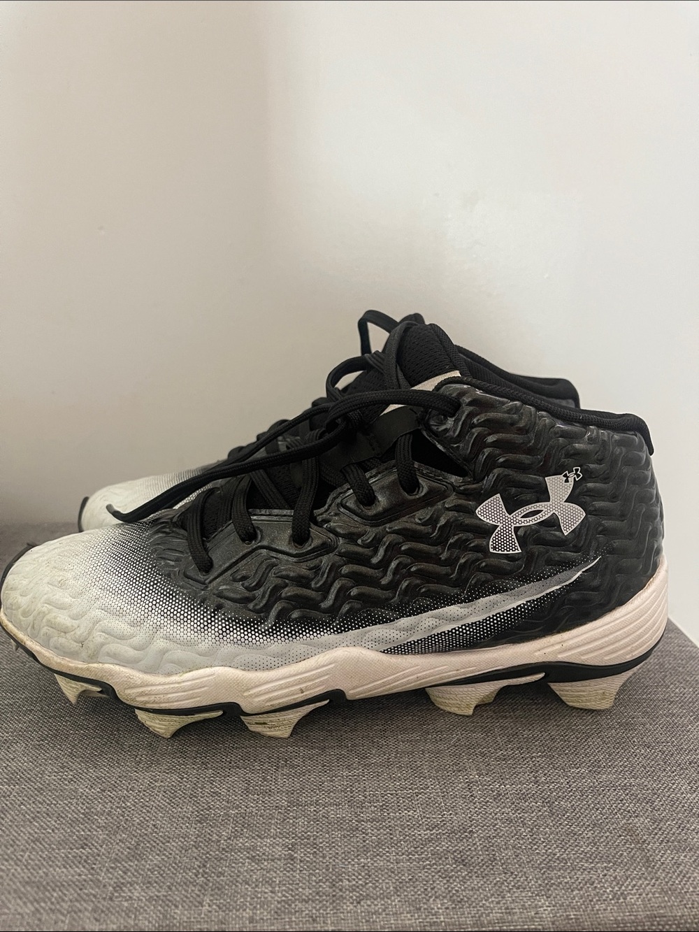 Under Armour Kids Black and White Football Cleats 5.5